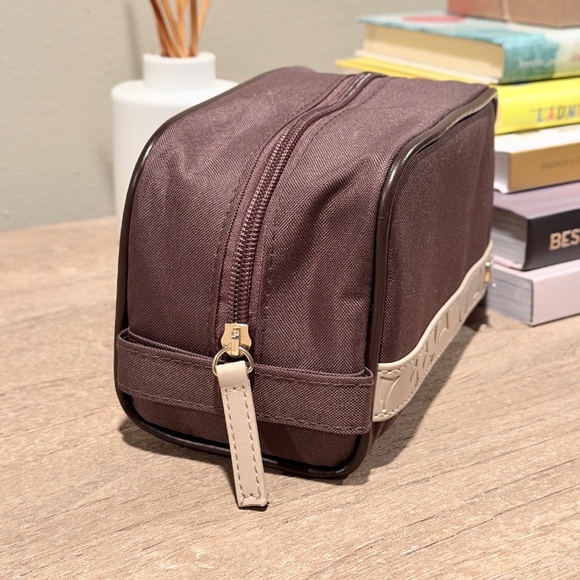 BVLGARI | Emirates Business Class Toiletry Bag for Men - Picture 5 of 6